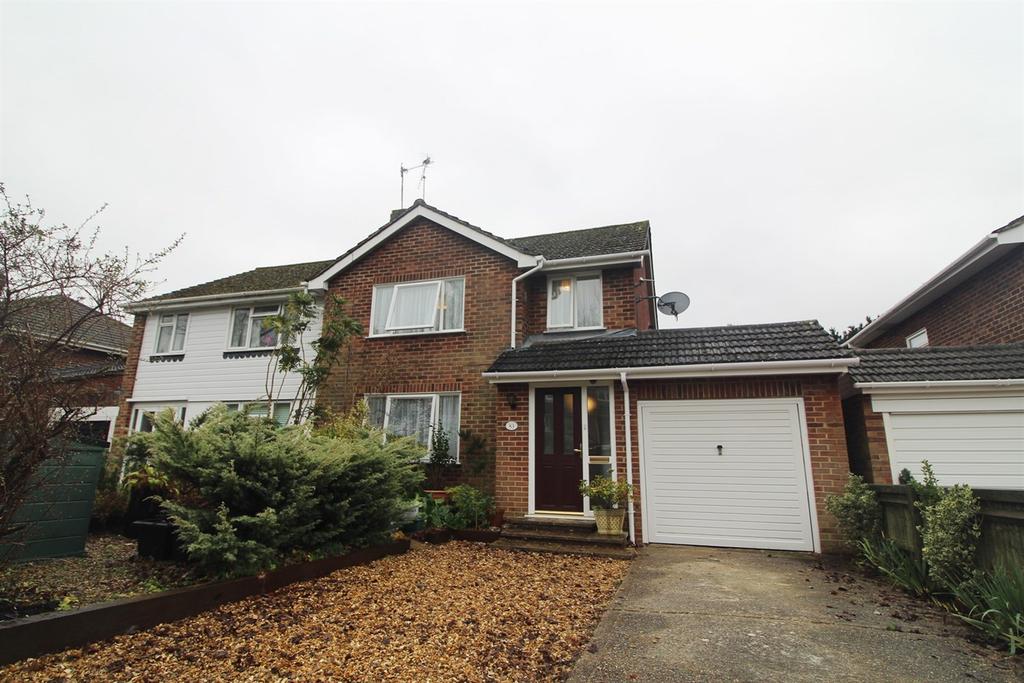 Fairford Road, Tilehurst, Reading, RG31 3 bed semidetached house £