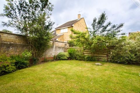18 Eton Close, Witney, OX28 3GA