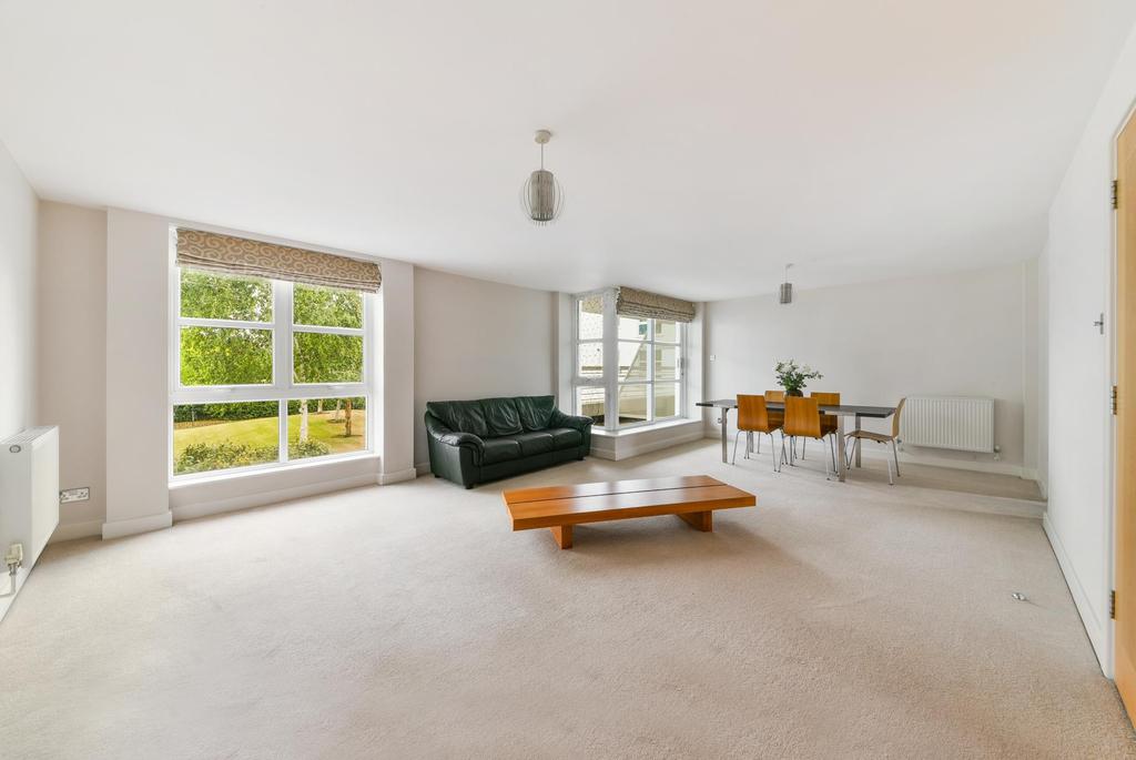 Barrier Point Road, London, E16 2 bed apartment £585,000