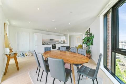 3 bedroom apartment for sale, Summerston House, Royal Wharf, E16