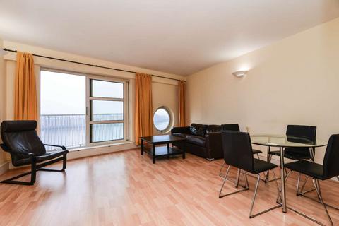 2 bedroom flat to rent, Cascades Tower, Canary Wharf, London