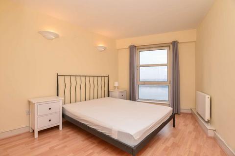 2 bedroom flat to rent, Cascades Tower, Canary Wharf, London