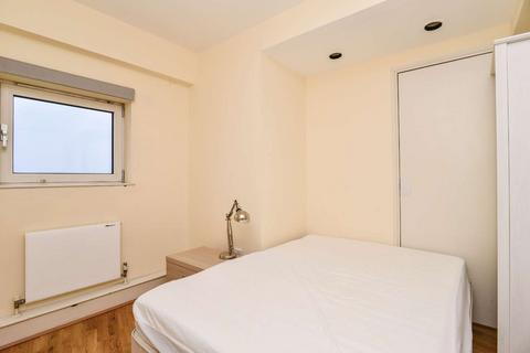 2 bedroom flat to rent, Cascades Tower, Canary Wharf, London