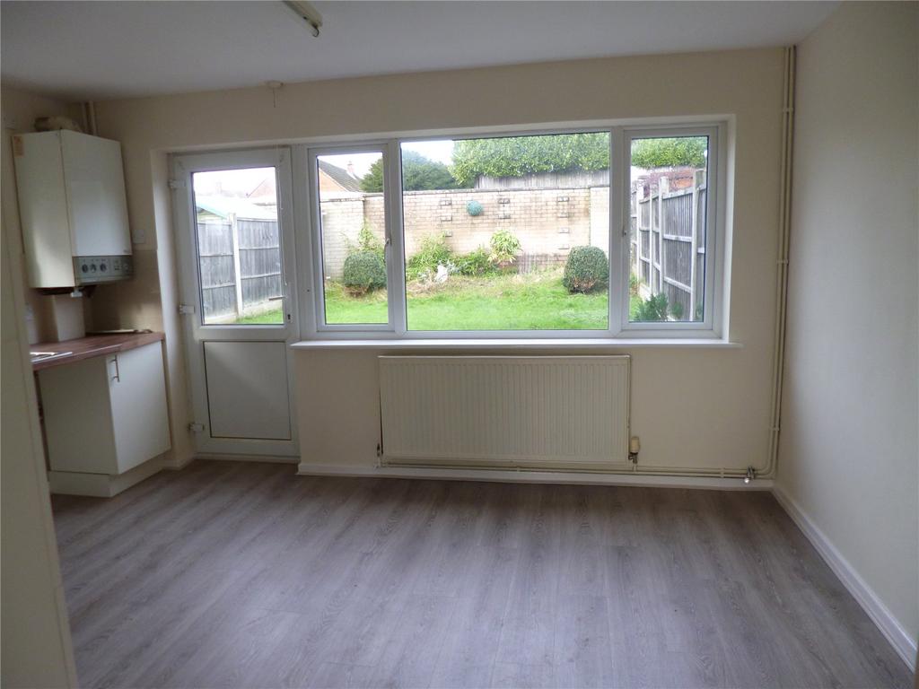 Chichester Avenue, Kidderminster, DY11 3 bed semidetached house £775