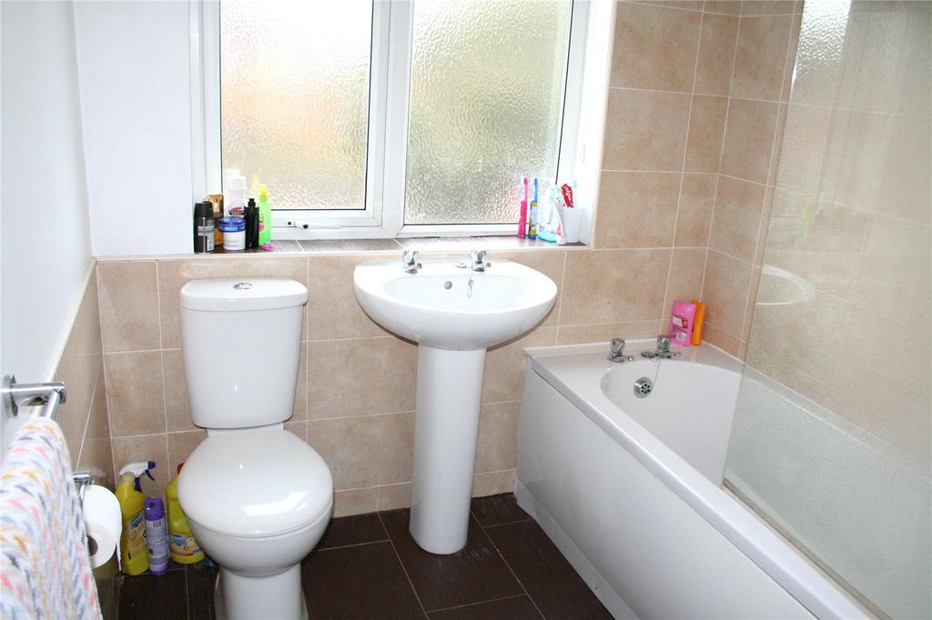 Rosemary Road, Kidderminster, DY10 3 bed semidetached house £795 pcm
