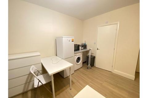 Studio to rent, Fleetwood Road, Willesden Green / Dollis Hill NW10