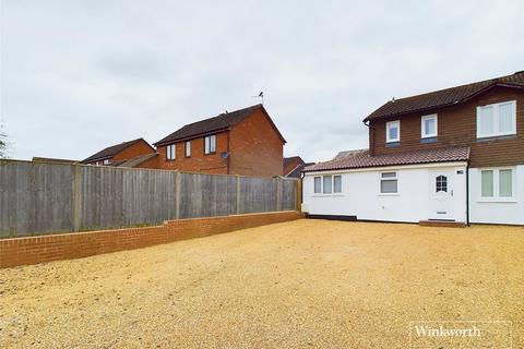 6 bedroom semi-detached house to rent, Rushmoor Gardens, Calcot, Reading, Berkshire, RG31