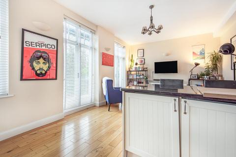 Flat 2, 24 Hervey Road, London, SE3 8BS
