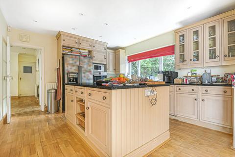 Braidwood Coldharbour Road, West Byfleet, KT14 6JN