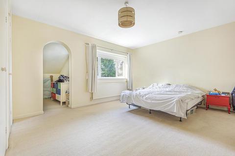 Braidwood Coldharbour Road, West Byfleet, KT14 6JN