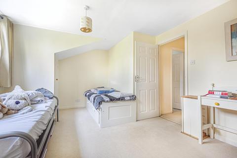 Braidwood Coldharbour Road, West Byfleet, KT14 6JN