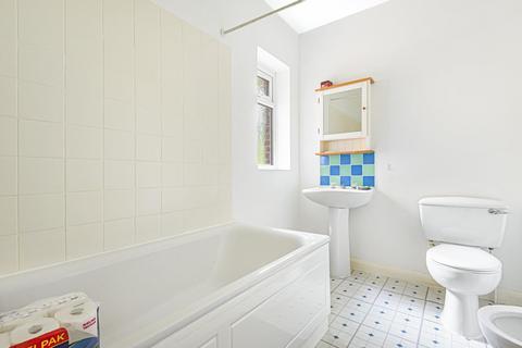 Braidwood Coldharbour Road, West Byfleet, KT14 6JN