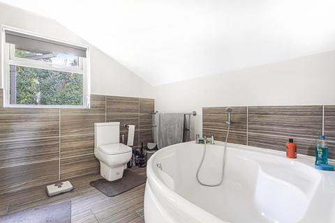 Braidwood Coldharbour Road, West Byfleet, KT14 6JN