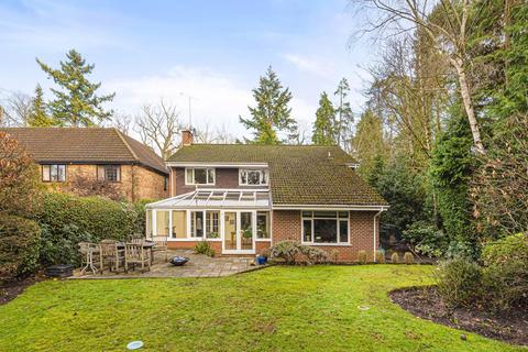 Braidwood Coldharbour Road, West Byfleet, KT14 6JN