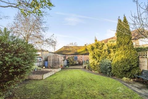 2a Perth Close, London, SW20 0AJ