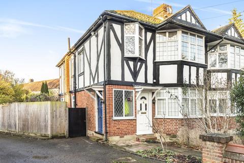 2a Perth Close, London, SW20 0AJ
