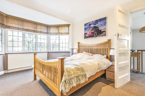2a Perth Close, London, SW20 0AJ