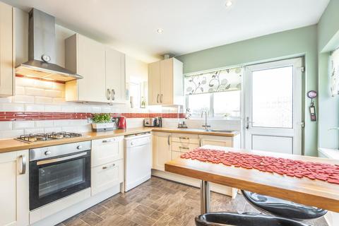 2a Perth Close, London, SW20 0AJ