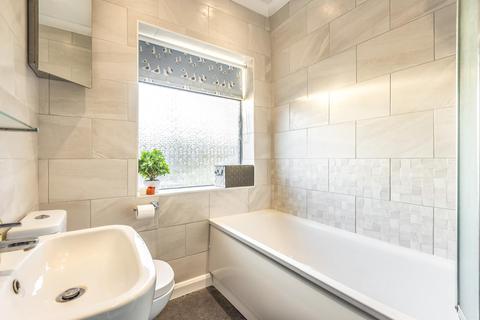 2a Perth Close, London, SW20 0AJ