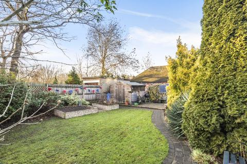 2a Perth Close, London, SW20 0AJ