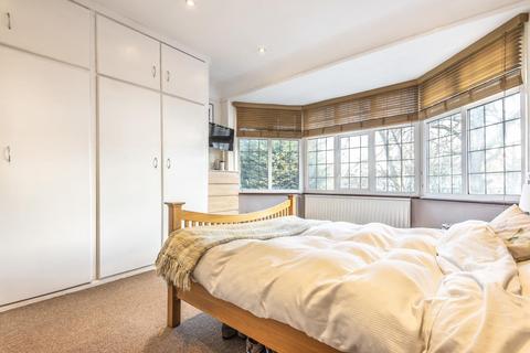 2a Perth Close, London, SW20 0AJ
