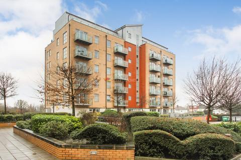 2 bedroom flat for sale, Queen Mary Avenue, South Woodford, E18