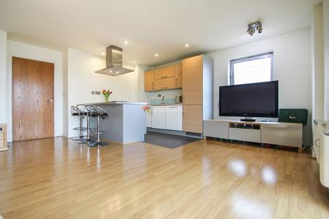 2 bedroom flat for sale, Queen Mary Avenue, South Woodford, E18