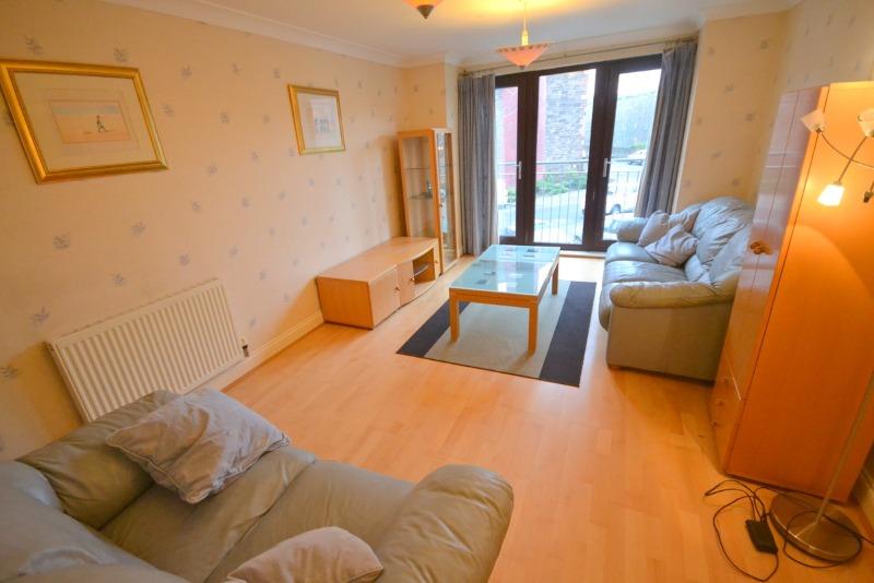 Hermand Crescent, Shandon, Edinburgh... 2 bed flat £850 pcm (£196 pw)