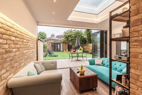 24 Church Grove, Kingston Upon Thames, KT1 4AL