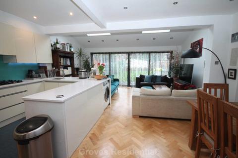 56 Chestnut Grove, New Malden, KT3 3JN