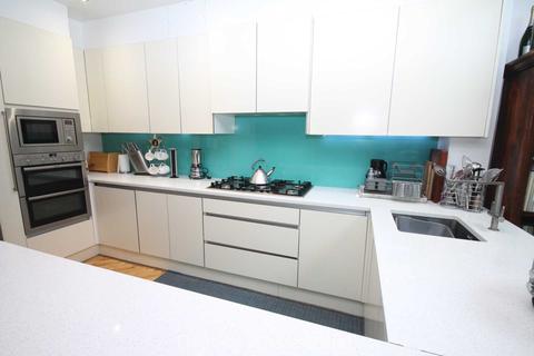 56 Chestnut Grove, New Malden, KT3 3JN