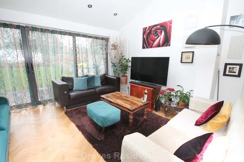 56 Chestnut Grove, New Malden, KT3 3JN