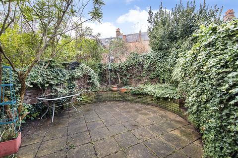 4 bedroom terraced house to rent, Harberton Road, Whitehall Park, N19