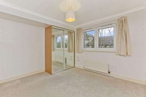 8/4 St. Clair Road, Edinburgh, EH6 8JY