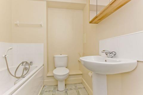 8/4 St. Clair Road, Edinburgh, EH6 8JY