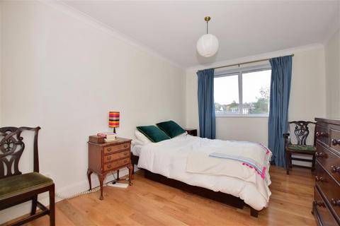 52 Cedar Court, Epping, CM16 4HL
