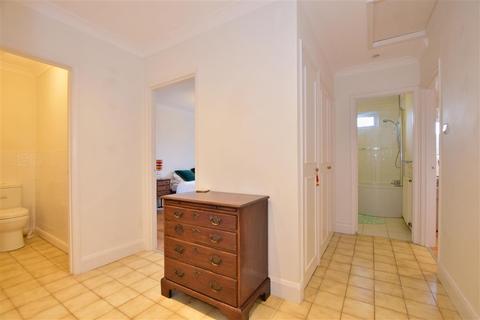 52 Cedar Court, Epping, CM16 4HL