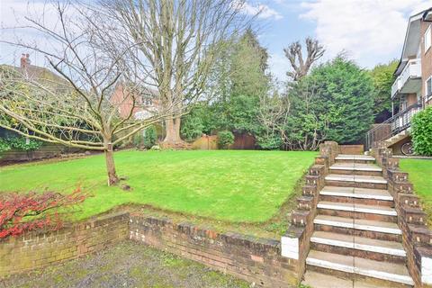 52 Cedar Court, Epping, CM16 4HL