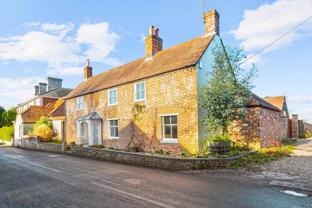 High Street, Kintbury, Hungerford... 4 bed farm house £890,000