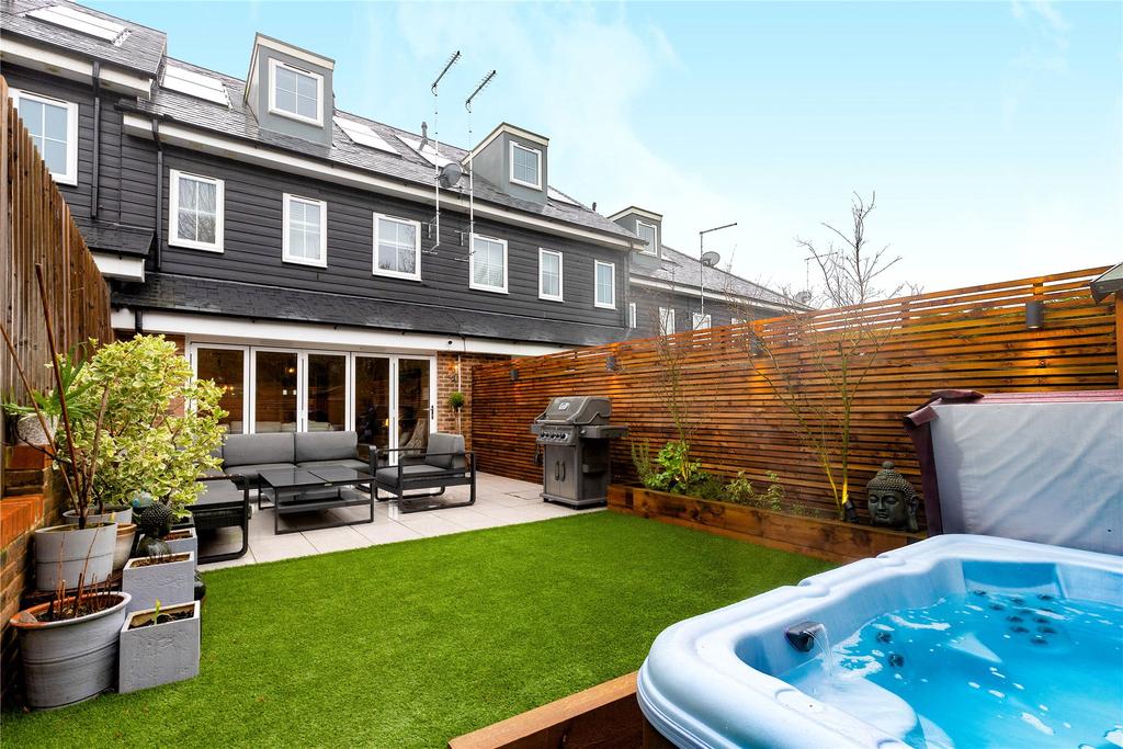 Garden With Hot Tub