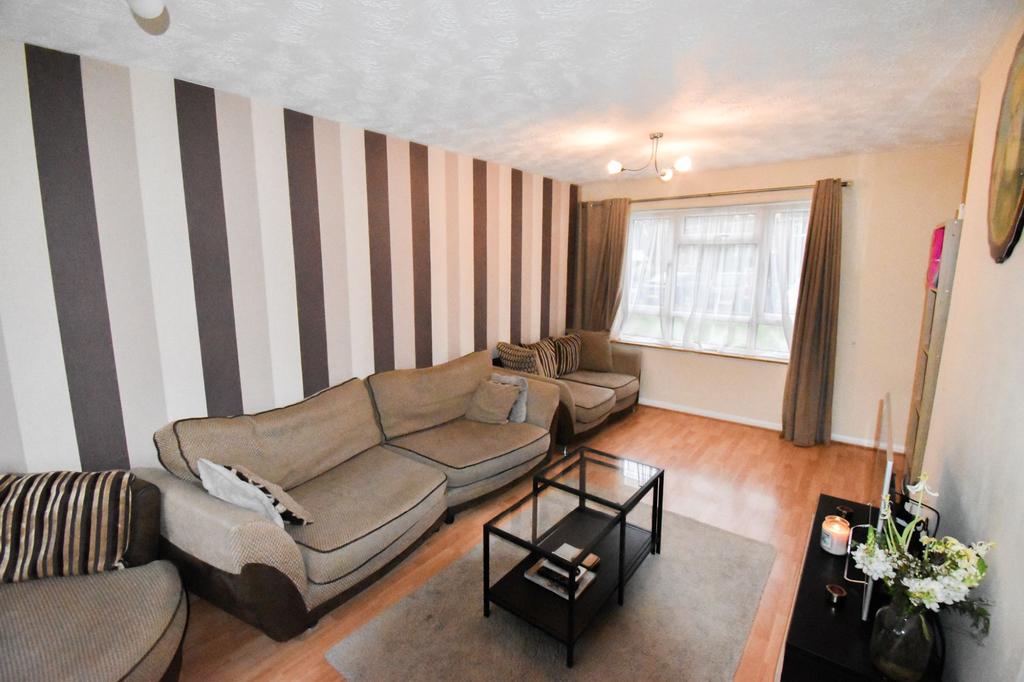 Namur Road, Wigston 3 bed semidetached house £750 pcm (£173 pw)