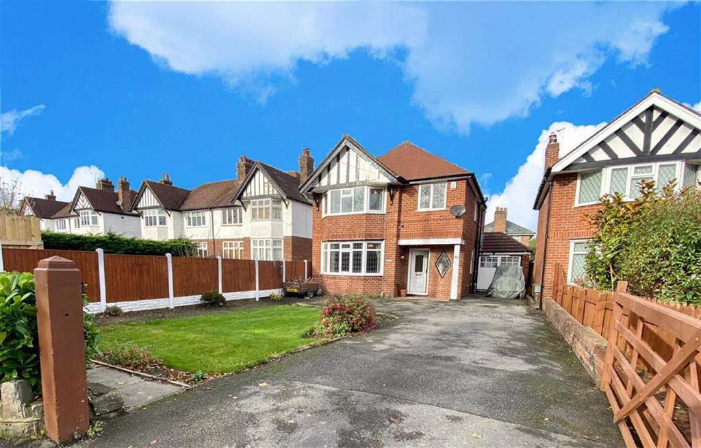 Ruthin Road, Mold, Flintshire 4 bed detached house £355,000