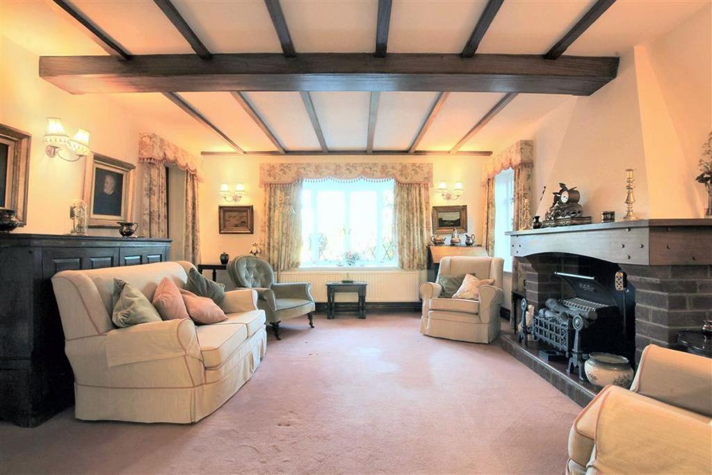 Hendy Road, Mold, Flintshire 3 bed detached house £495,000