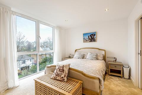 Flat 3, Chalice Court, 41 Chevening Road, London, SE19 3TD