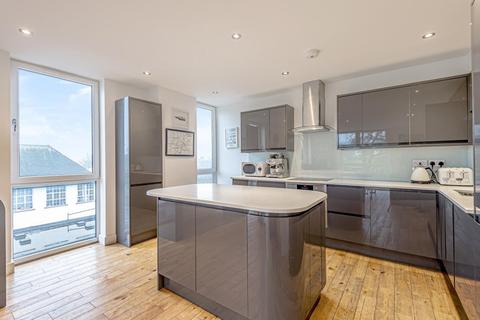 Flat 3, Chalice Court, 41 Chevening Road, London, SE19 3TD
