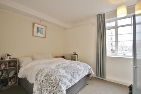 1 bedroom flat to rent, Latymer Court, Hammersmith Road, Hammersmith, W6