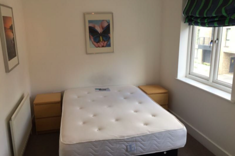 1 bedroom in a house share to rent, St Davids Square, London E14