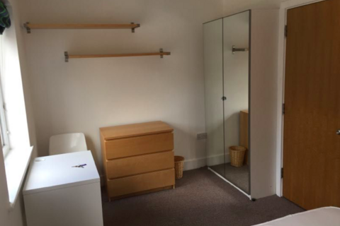 1 bedroom in a house share to rent, St Davids Square, London E14