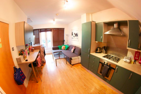 1 bedroom in a house share to rent, St Davids Square, London E14