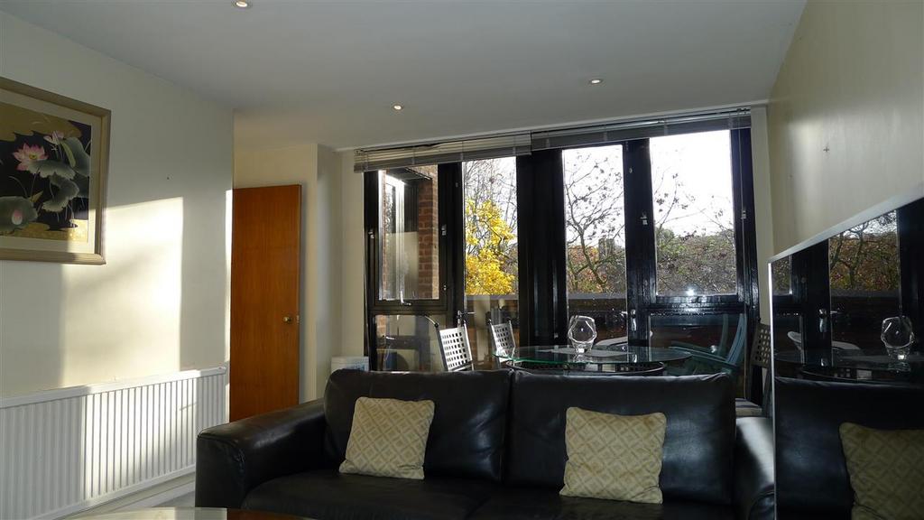 Lounge/ Balcony